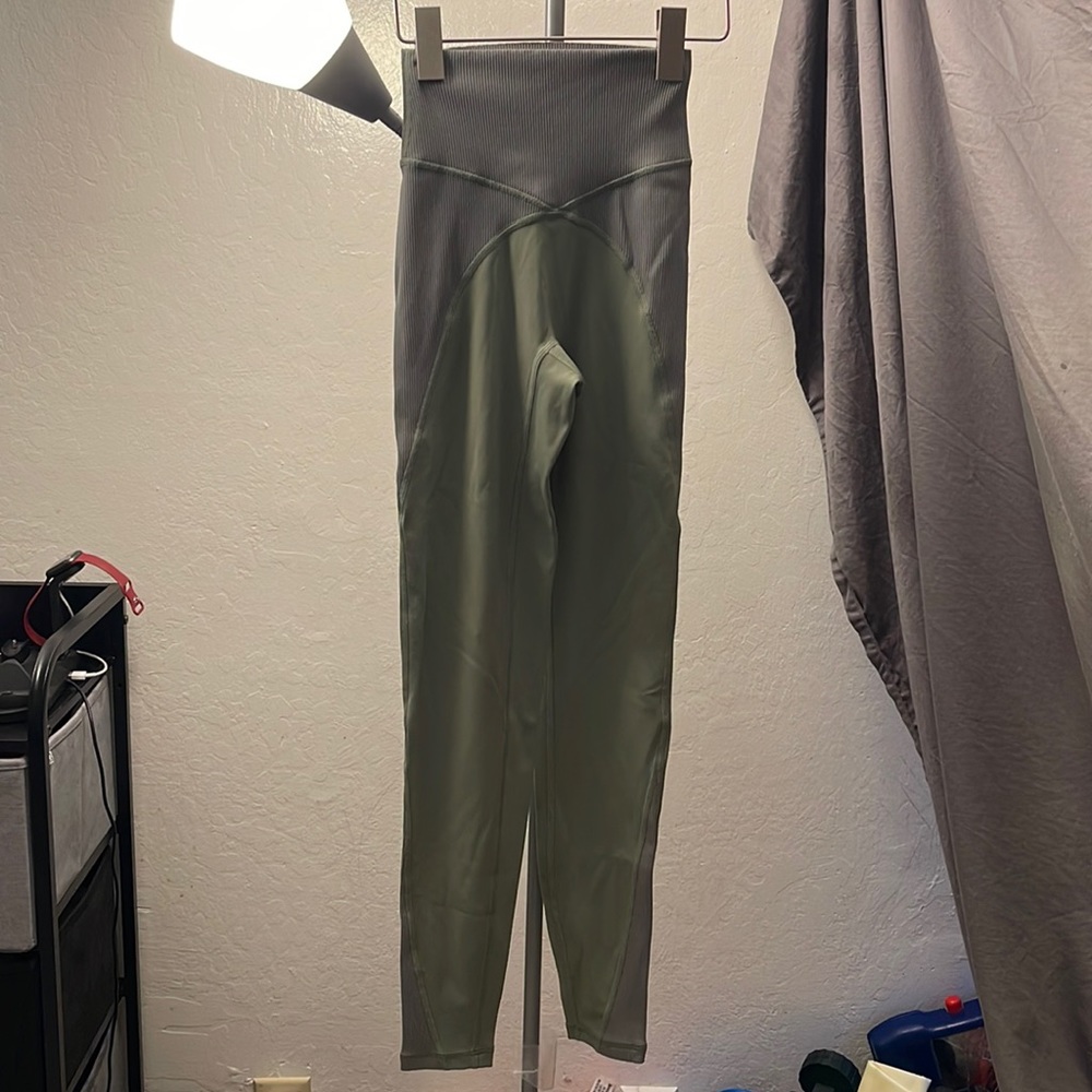 Aerie goals legging size xsmall light olive green color